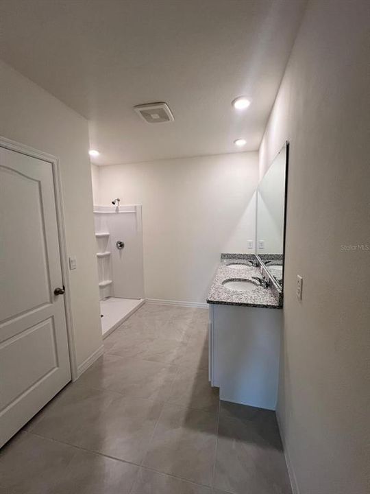 For Rent: $2,300 (3 beds, 2 baths, 1672 Square Feet)