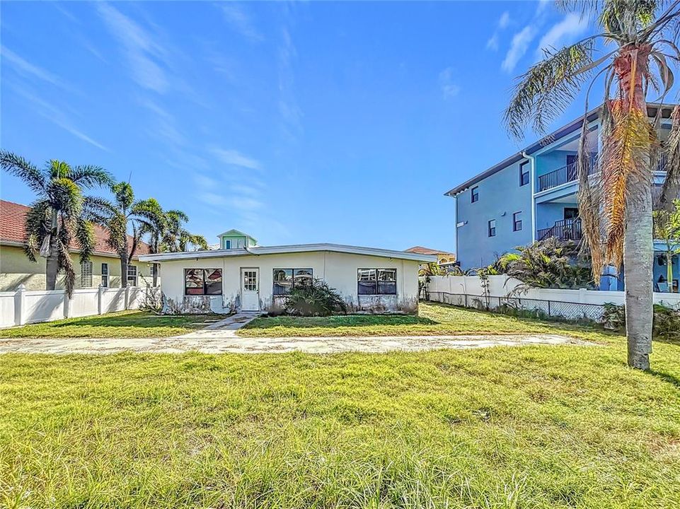 For Sale: $799,000 (3 beds, 2 baths, 1471 Square Feet)