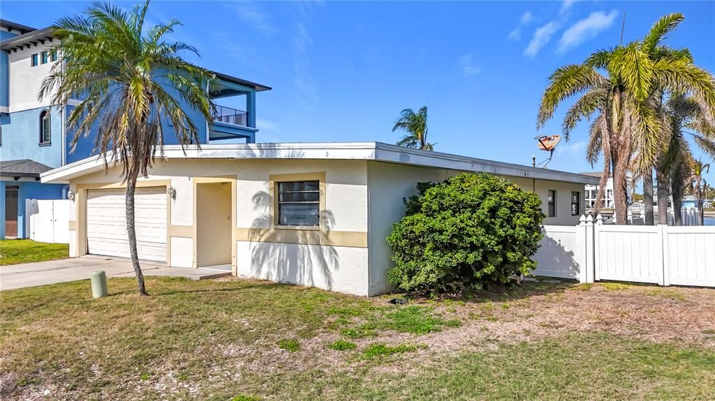 For Sale: $799,000 (3 beds, 2 baths, 1471 Square Feet)