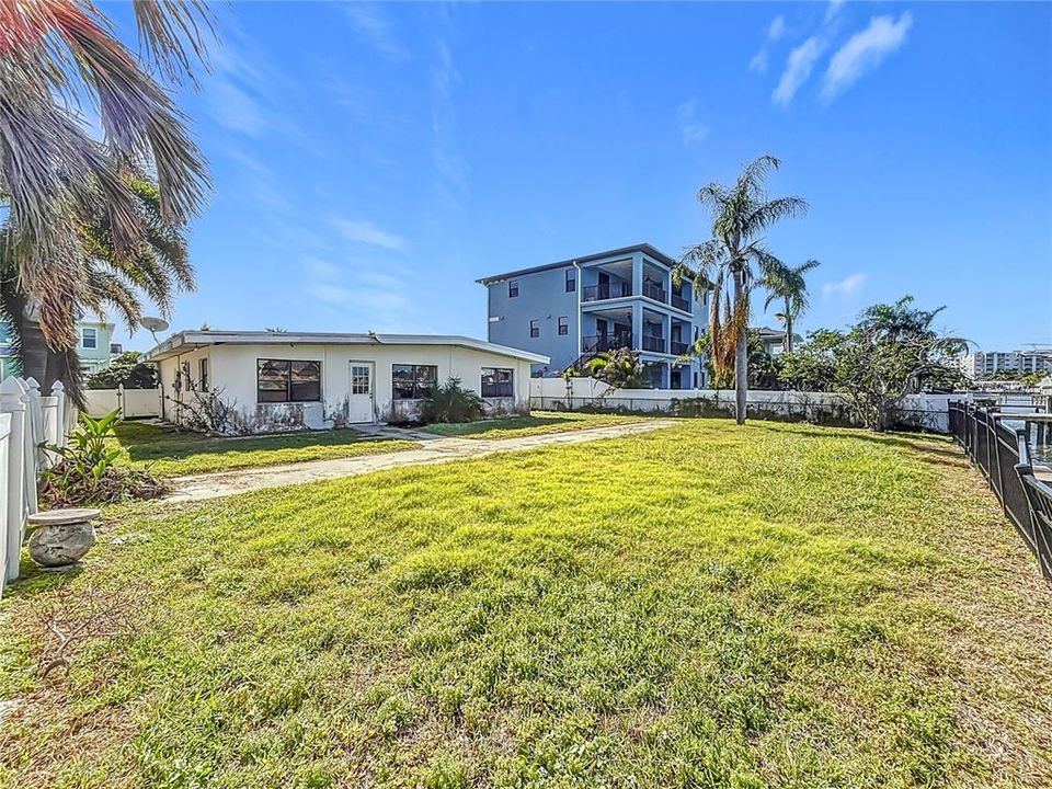 For Sale: $799,000 (3 beds, 2 baths, 1471 Square Feet)