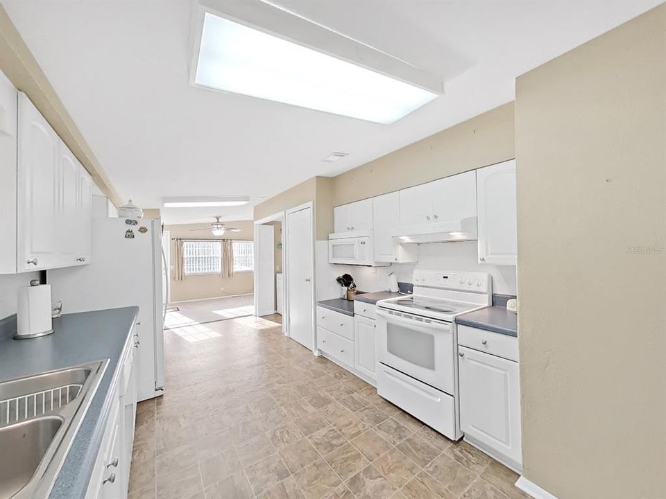 For Sale: $239,900 (3 beds, 2 baths, 1404 Square Feet)