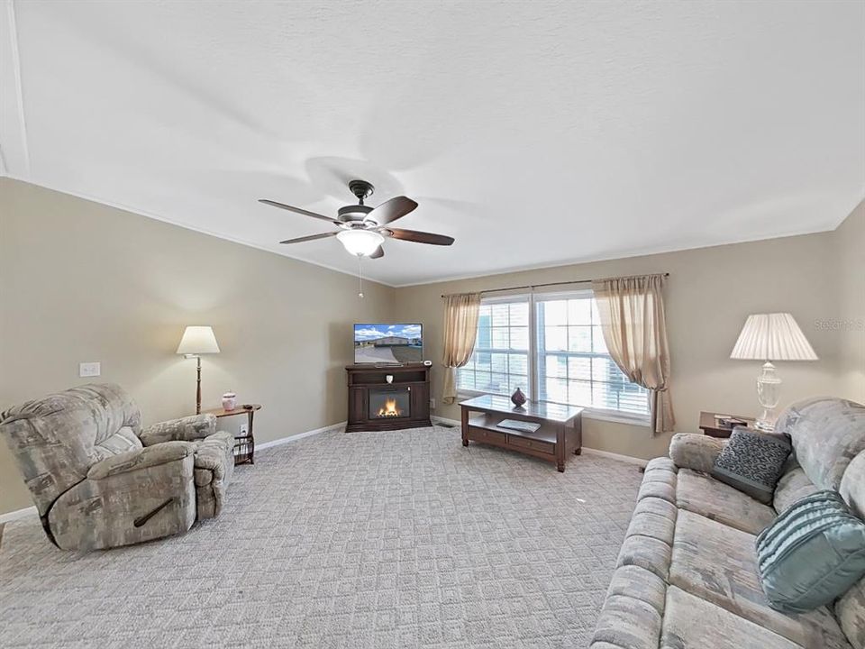 For Sale: $239,900 (3 beds, 2 baths, 1404 Square Feet)