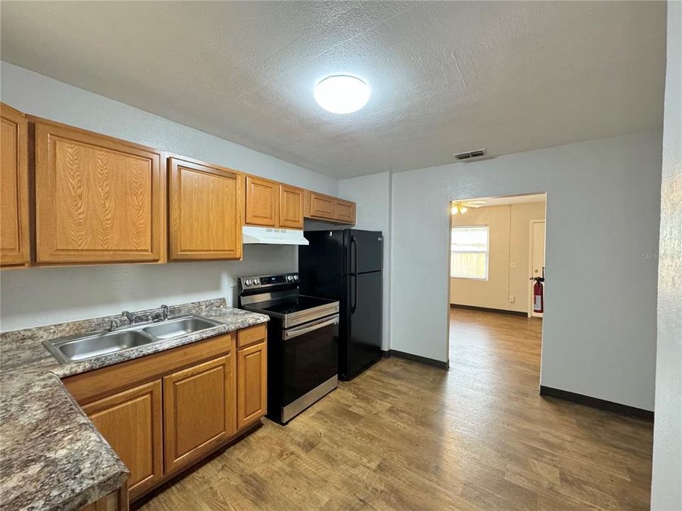 For Rent: $1,150 (2 beds, 1 baths, 750 Square Feet)