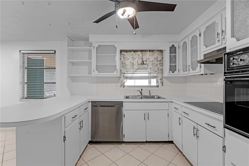 For Sale: $235,000 (2 beds, 2 baths, 1128 Square Feet)