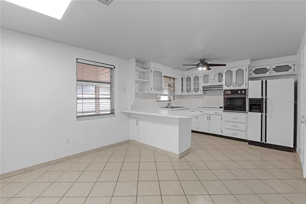 For Sale: $235,000 (2 beds, 2 baths, 1128 Square Feet)