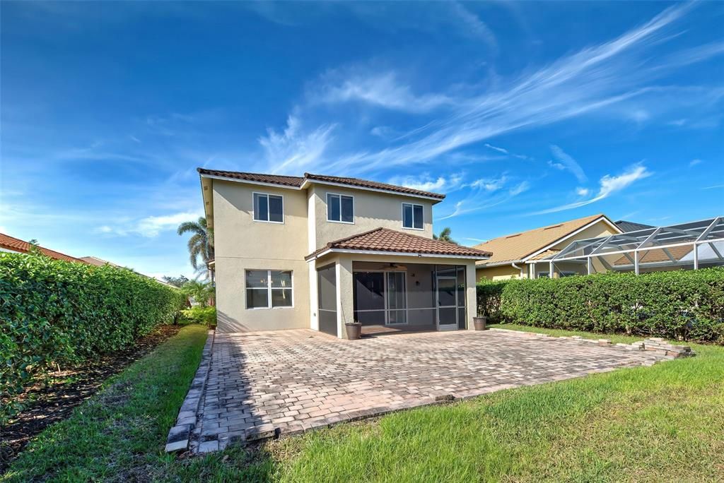 For Sale: $349,999 (4 beds, 2 baths, 1982 Square Feet)