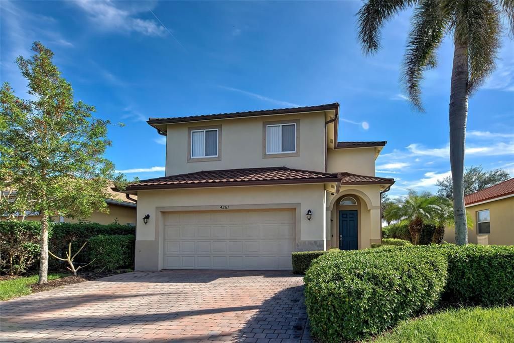 For Sale: $349,999 (4 beds, 2 baths, 1982 Square Feet)