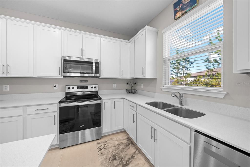 For Sale: $299,000 (2 beds, 2 baths, 1469 Square Feet)