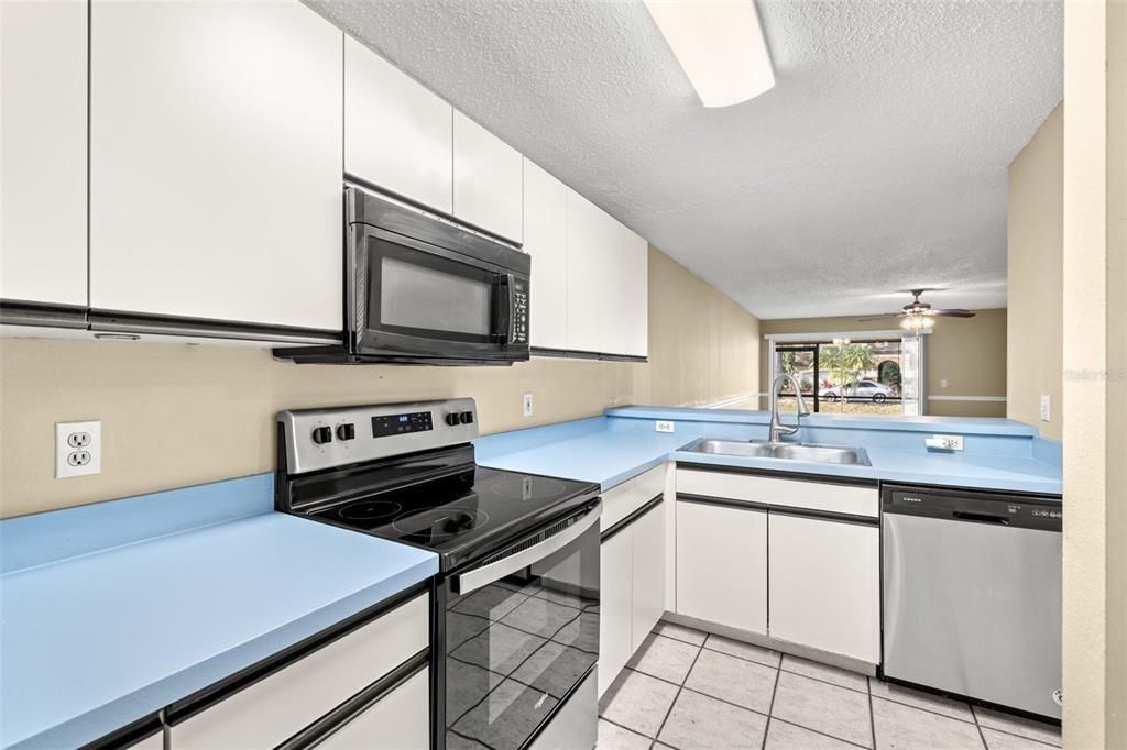 For Sale: $295,000 (2 beds, 2 baths, 1475 Square Feet)