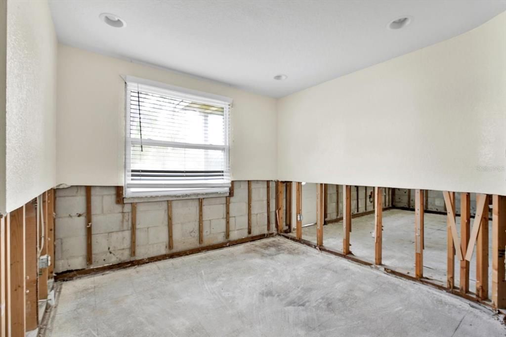 For Sale: $250,000 (3 beds, 1 baths, 1086 Square Feet)