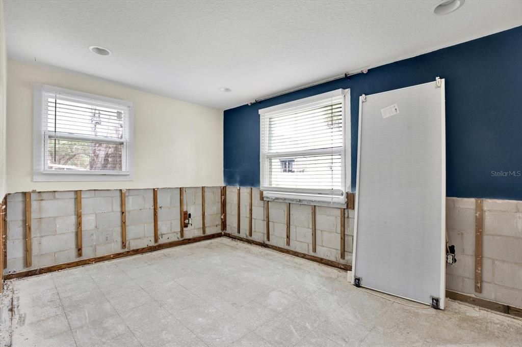 For Sale: $250,000 (3 beds, 1 baths, 1086 Square Feet)