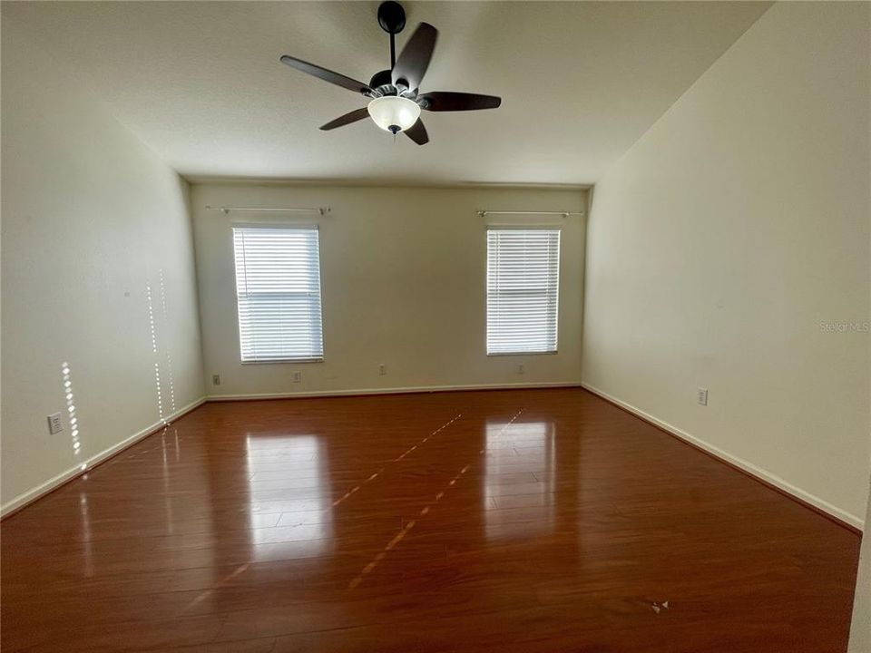 For Rent: $2,200 (4 beds, 2 baths, 1936 Square Feet)