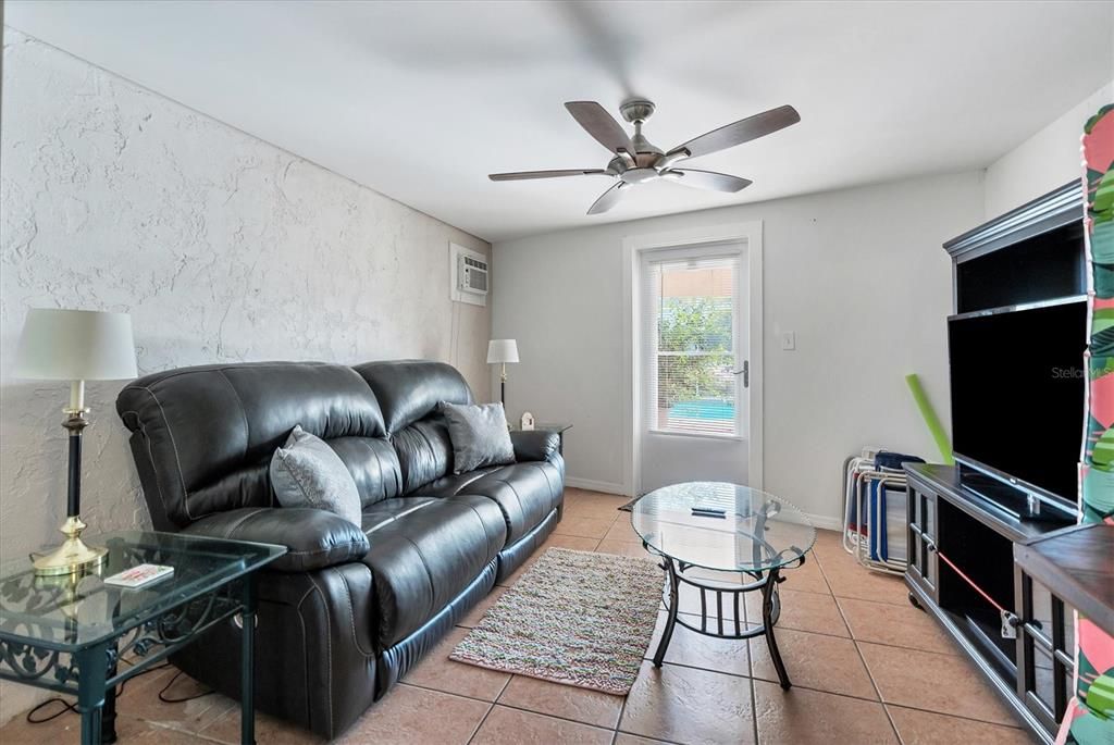 For Rent: $3,900 (3 beds, 2 baths, 1554 Square Feet)