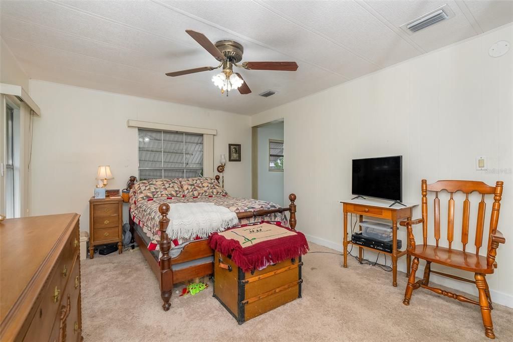 For Sale: $154,000 (2 beds, 2 baths, 1104 Square Feet)