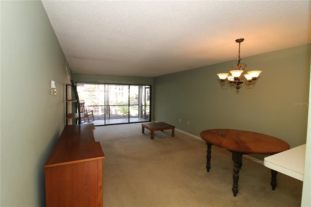 For Sale: $249,000 (2 beds, 2 baths, 1073 Square Feet)