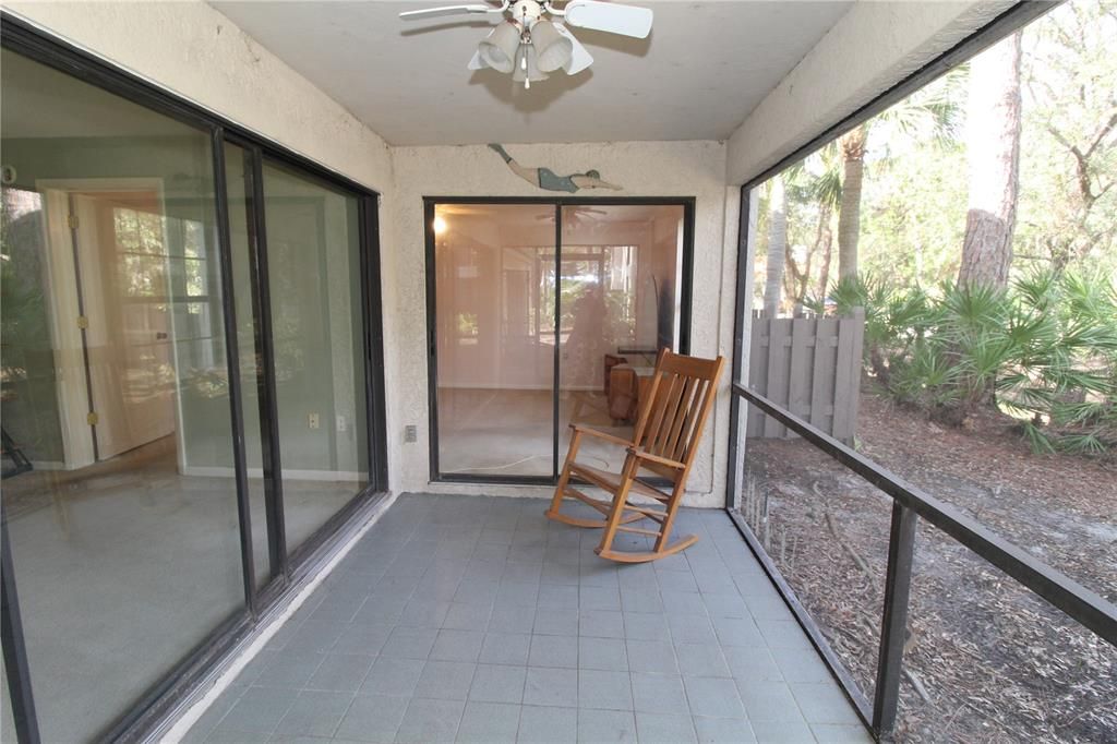 For Sale: $249,000 (2 beds, 2 baths, 1073 Square Feet)