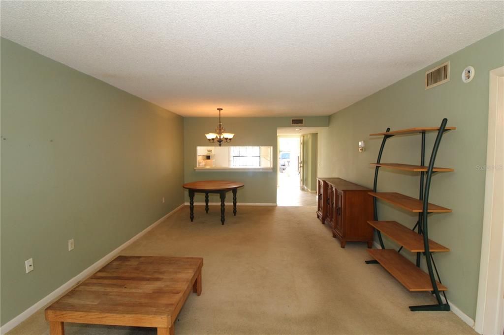 For Sale: $249,000 (2 beds, 2 baths, 1073 Square Feet)