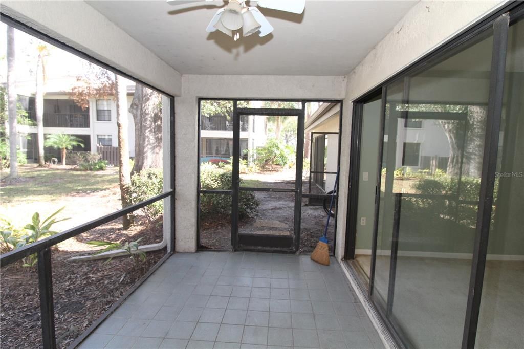 For Sale: $249,000 (2 beds, 2 baths, 1073 Square Feet)