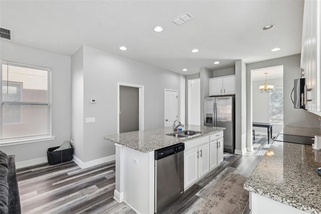 For Sale: $349,900 (3 beds, 2 baths, 1692 Square Feet)