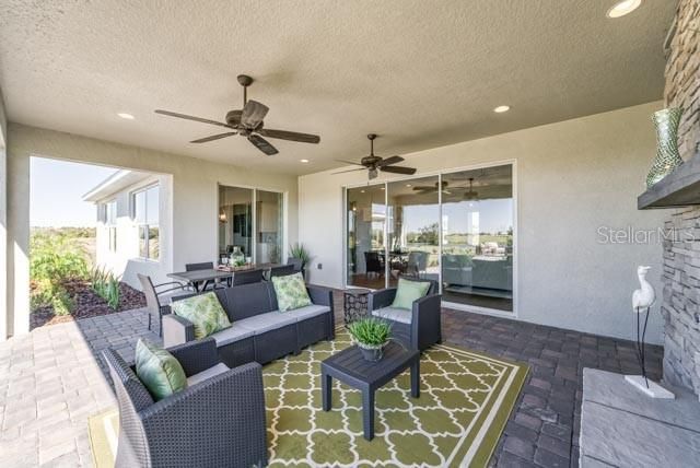 Outdoor Entertaining Space on Extended Lanai!