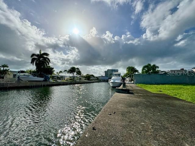 На продажу: $975,000 (0.25 acres)
