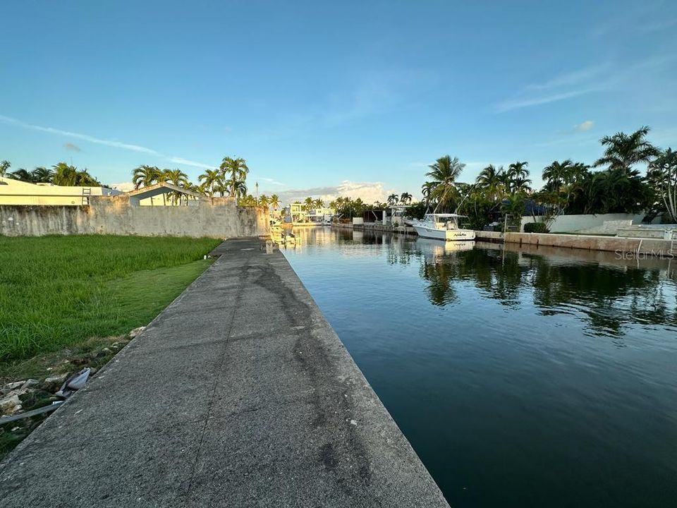 На продажу: $975,000 (0.25 acres)