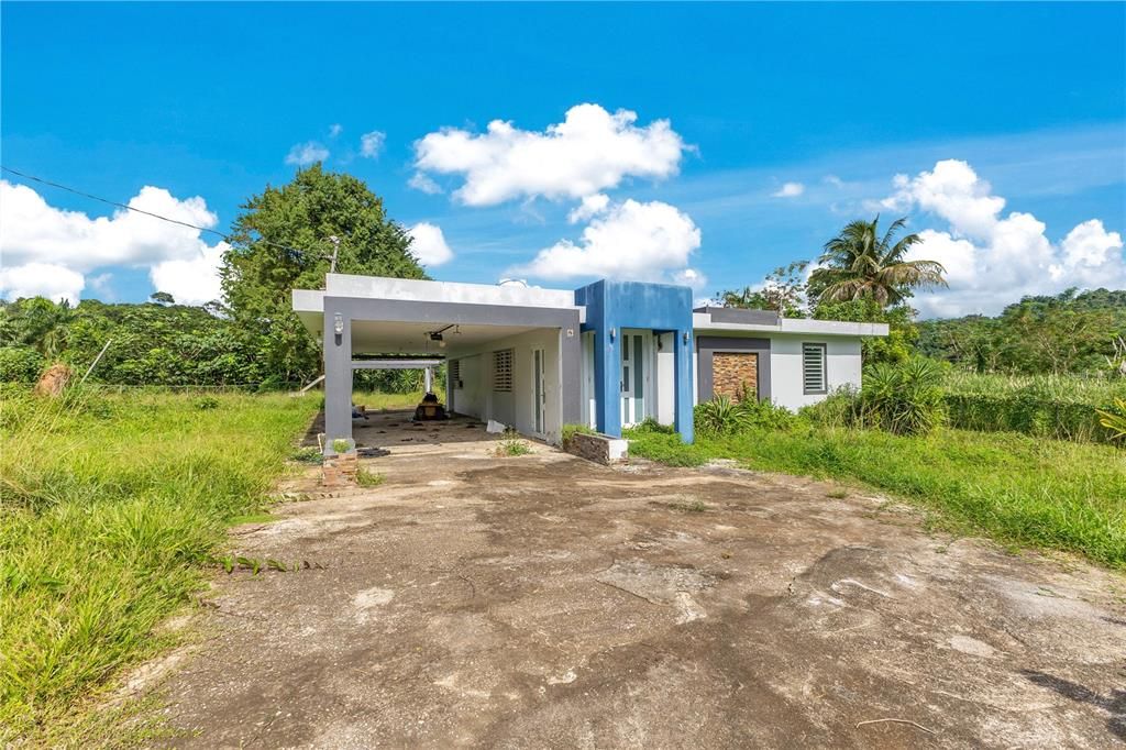 Home Family of 3B-2Baths, Living, Dining Carport fenced.