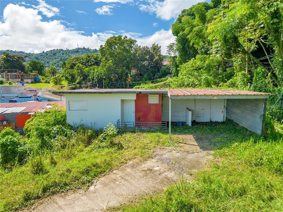 Multi-Family Building with 3 Units of 1B-1Baths.