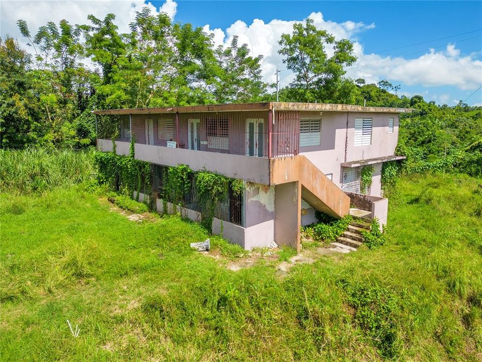 Multi-Family Building with 6 Units of 1B-1Baths.