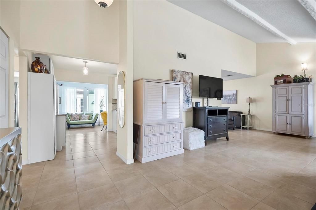 For Sale: $374,500 (2 beds, 2 baths, 1226 Square Feet)