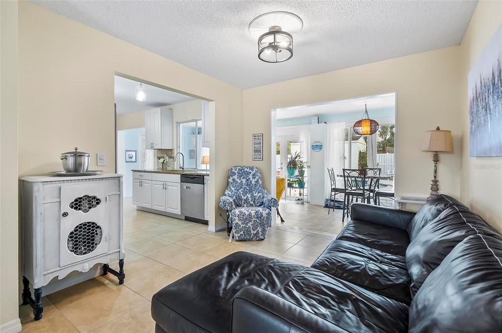 For Sale: $374,500 (2 beds, 2 baths, 1226 Square Feet)