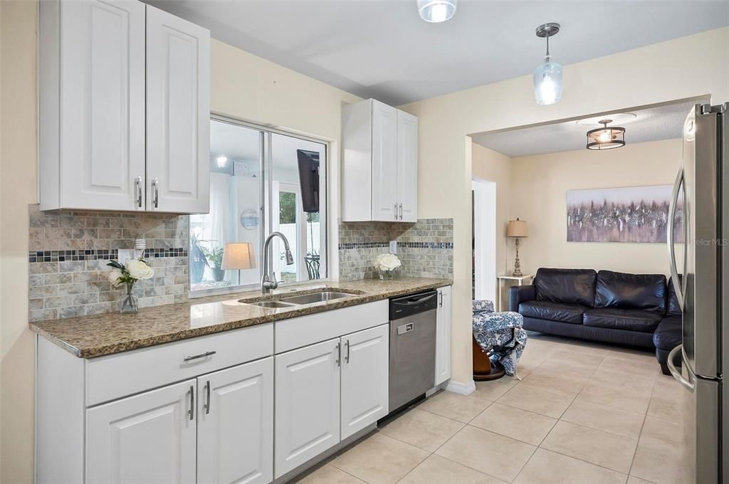 For Sale: $374,500 (2 beds, 2 baths, 1226 Square Feet)