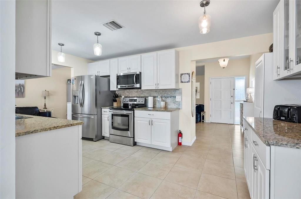 For Sale: $374,500 (2 beds, 2 baths, 1226 Square Feet)