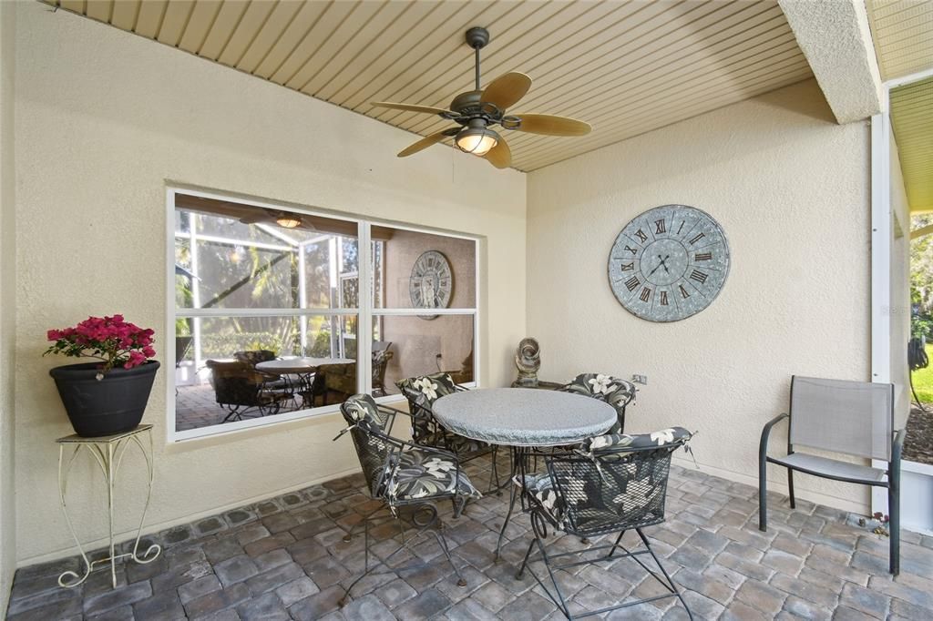 Second dining area in L-shaped Lanai