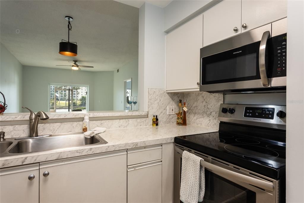 For Sale: $279,000 (2 beds, 2 baths, 1020 Square Feet)