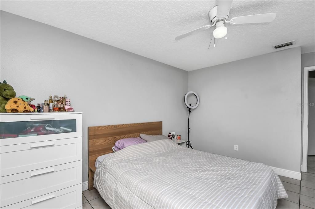 For Sale: $285,000 (2 beds, 2 baths, 952 Square Feet)