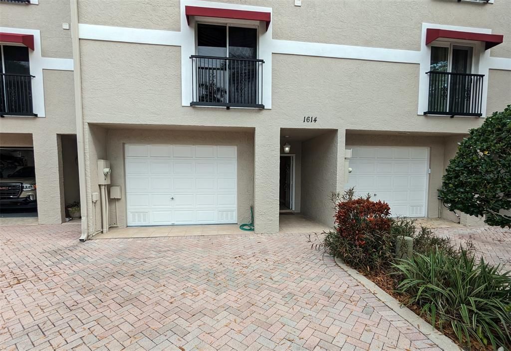 2 car tandem garage.