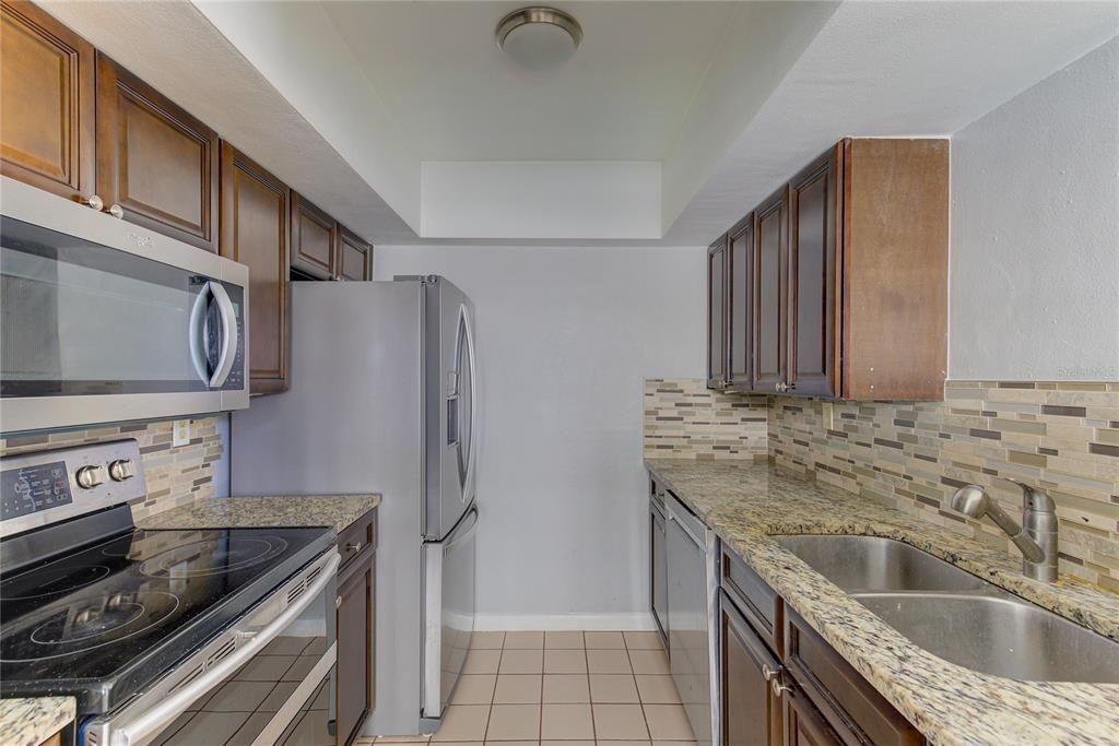 For Rent: $2,695 (2 beds, 1 baths, 781 Square Feet)