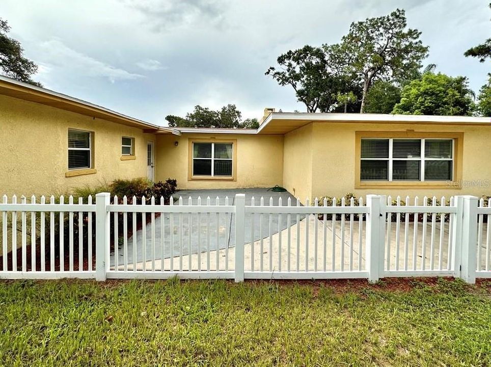 For Sale: $525,000 (3 beds, 2 baths, 1921 Square Feet)