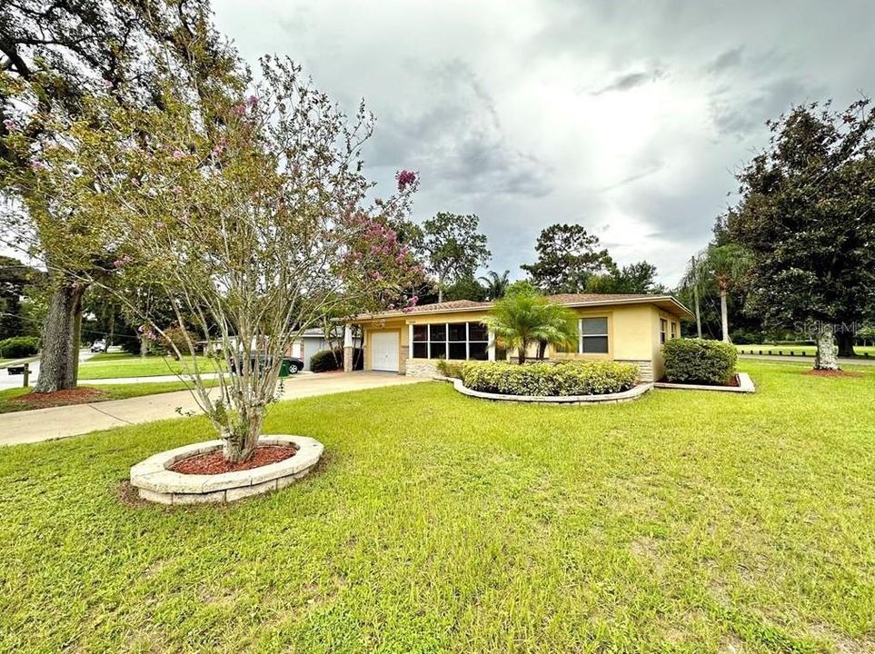 For Sale: $525,000 (3 beds, 2 baths, 1921 Square Feet)