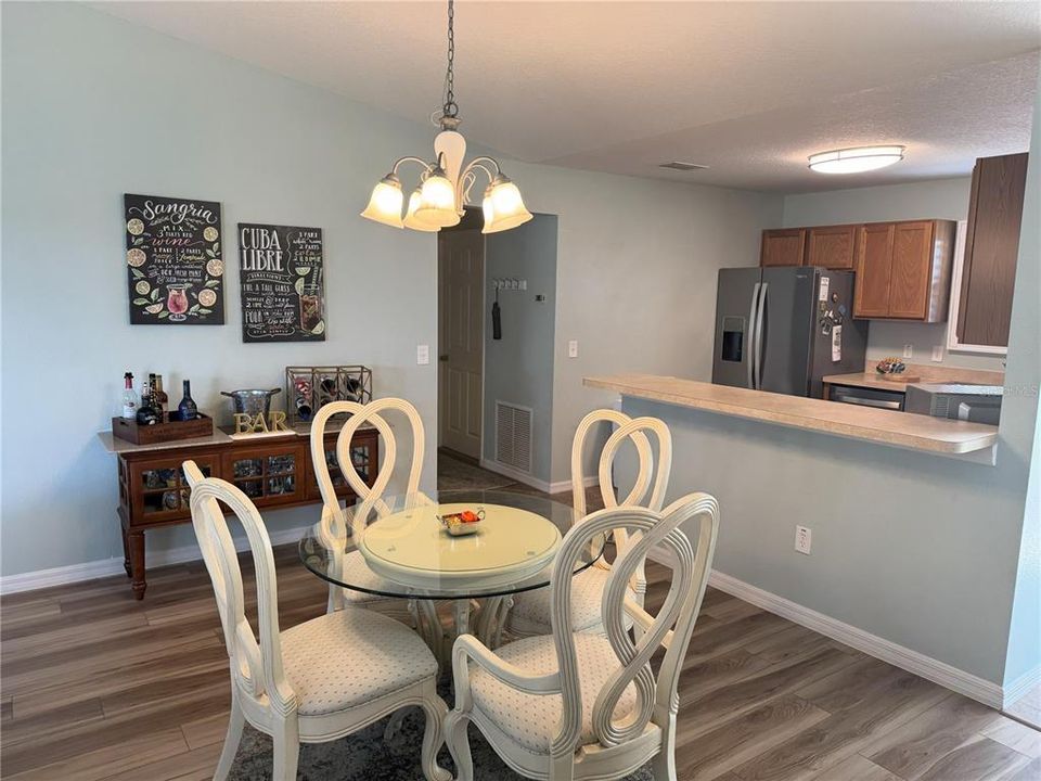 For Sale: $309,900 (2 beds, 2 baths, 1100 Square Feet)