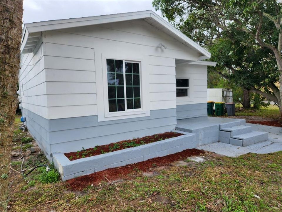 The flower bed and landscaping has been cleared and fresh mulch has been added.