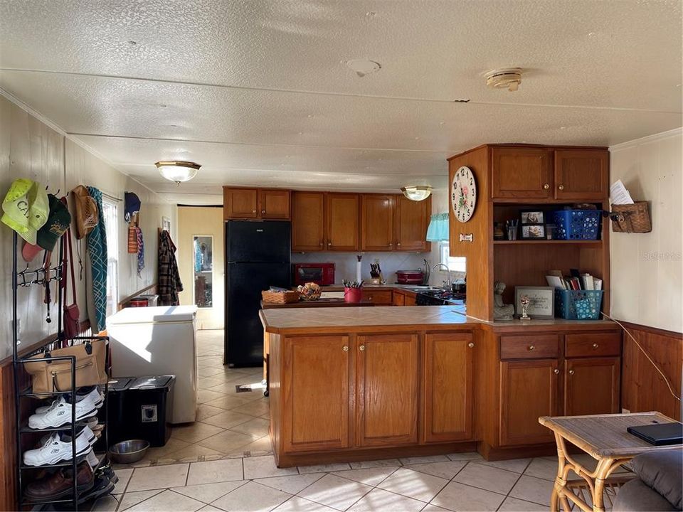 For Sale: $159,500 (1 beds, 1 baths, 576 Square Feet)