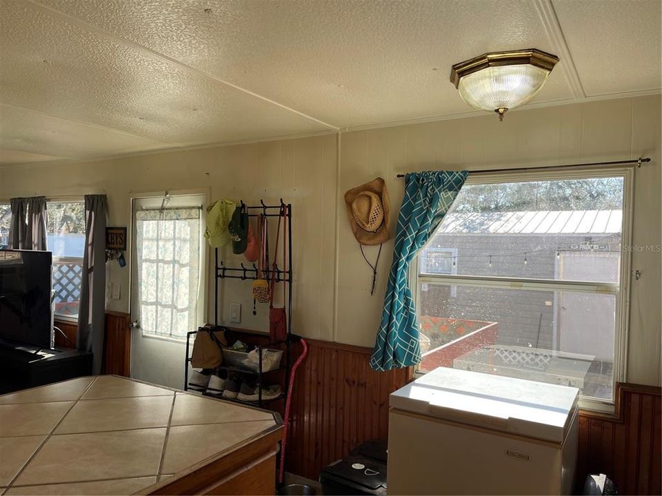 For Sale: $159,500 (1 beds, 1 baths, 576 Square Feet)