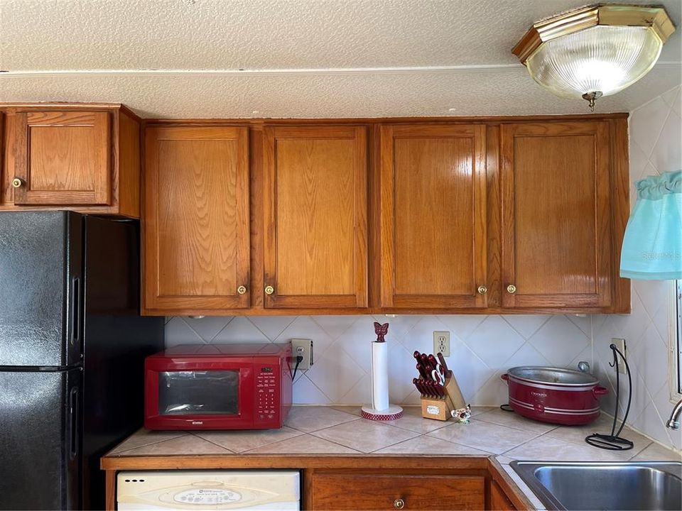 For Sale: $159,500 (1 beds, 1 baths, 576 Square Feet)