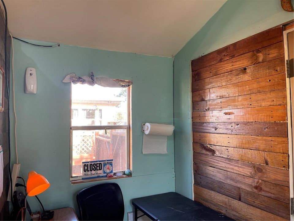 For Sale: $159,500 (1 beds, 1 baths, 576 Square Feet)