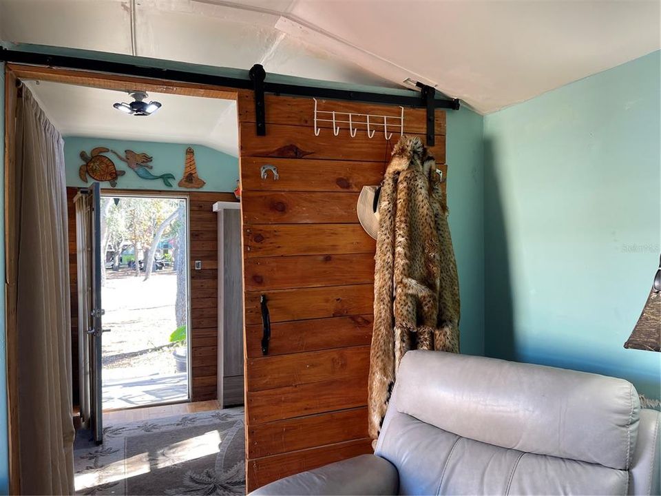 For Sale: $159,500 (1 beds, 1 baths, 576 Square Feet)