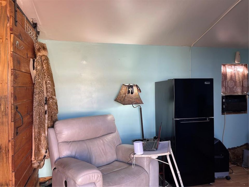 For Sale: $159,500 (1 beds, 1 baths, 576 Square Feet)