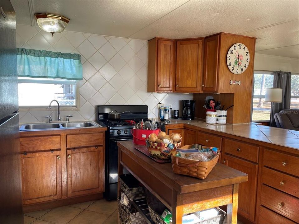 For Sale: $159,500 (1 beds, 1 baths, 576 Square Feet)