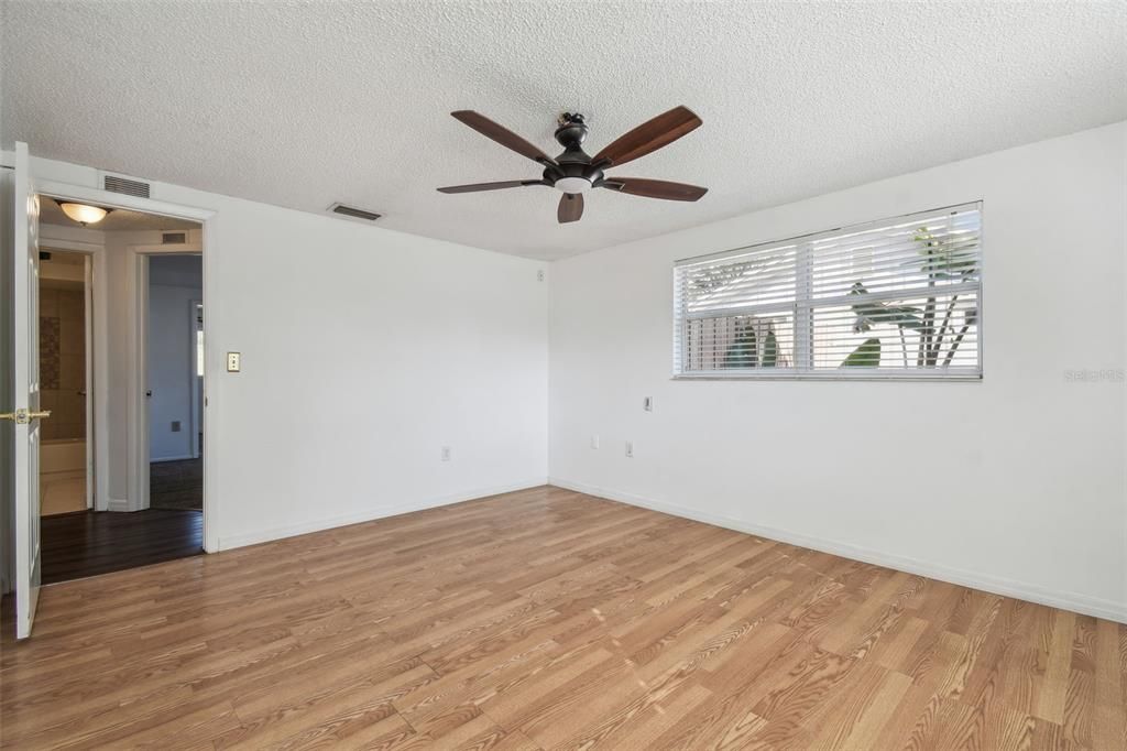 For Sale: $259,900 (3 beds, 2 baths, 1640 Square Feet)